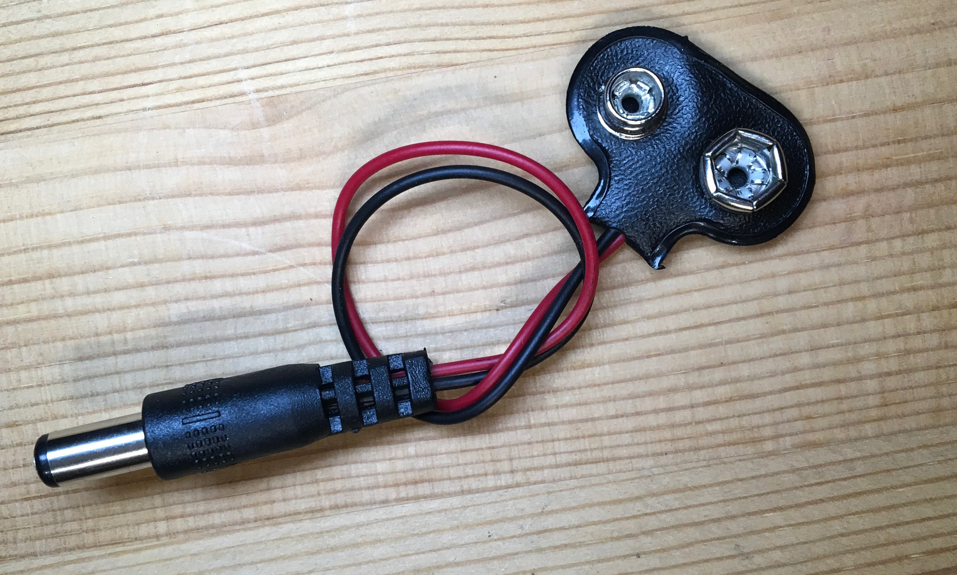 9V Battery Clip with 2.1mm DC Plug - Server On The Move