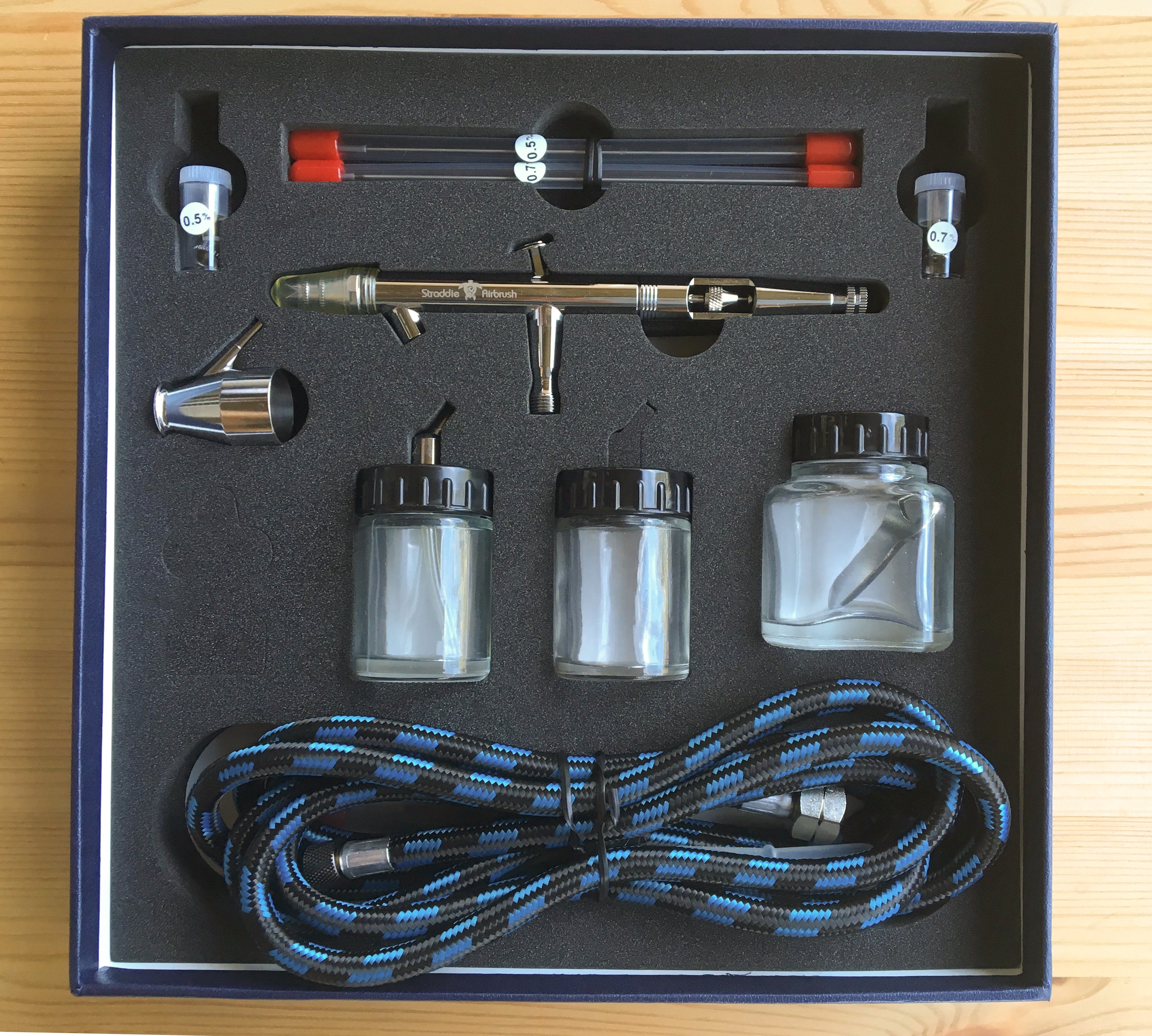 Professional Dual Action Airbrush Deluxe set with 4(!) needles and more - Server On The Move
